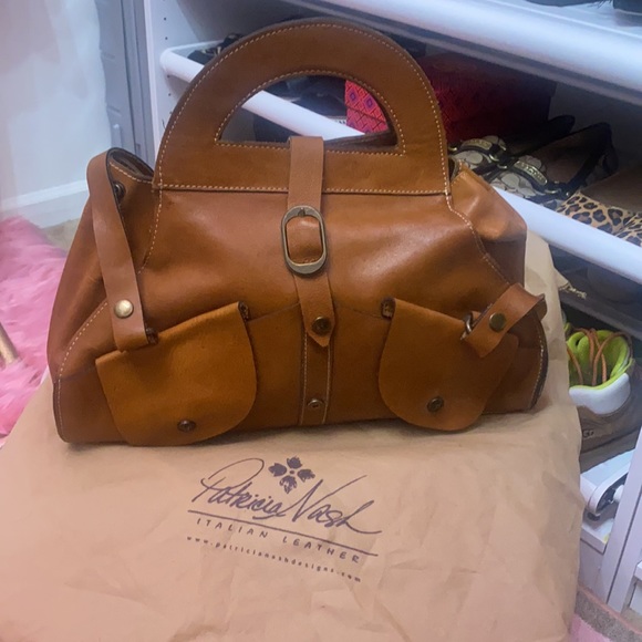Patricia Nash Handbags - Patricia Nash large satchel bag in camel color.